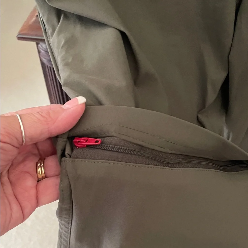 Eddie Bauer Men's Khaki pants/shorts - Picture 4 of 6